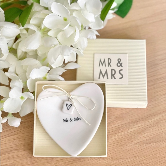 NWT Mr & Mrs Heart Shaped Porcelain Ring Dish - Picture 2 of 7